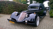 hotrod Rouwauto lijkauto Volkswagen luchtgekoeld begrafeniswagen T2 T1 zelfrijden crematie begrafenis doetinchem correct monnereau parumo funeral assist corona Uitvaartbus rouwbus